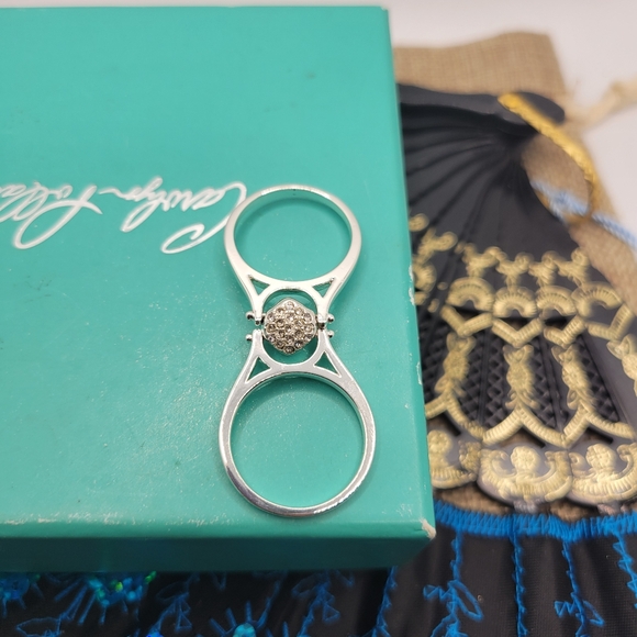 STUNNING FLIP RING - Picture 3 of 6